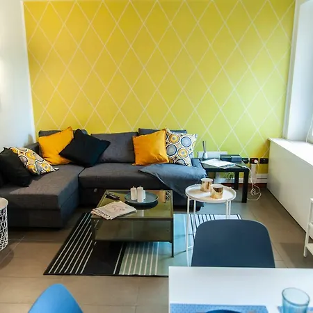 Zona Tribunale Con Garage Privato * Парма