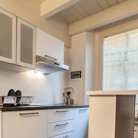 Zona Tribunale Con Garage Privato *